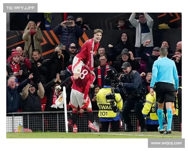 欧联决赛花絮：弗格森调侃费迪南德夹克 曼联名宿齐聚毕尔巴鄂共话荣耀